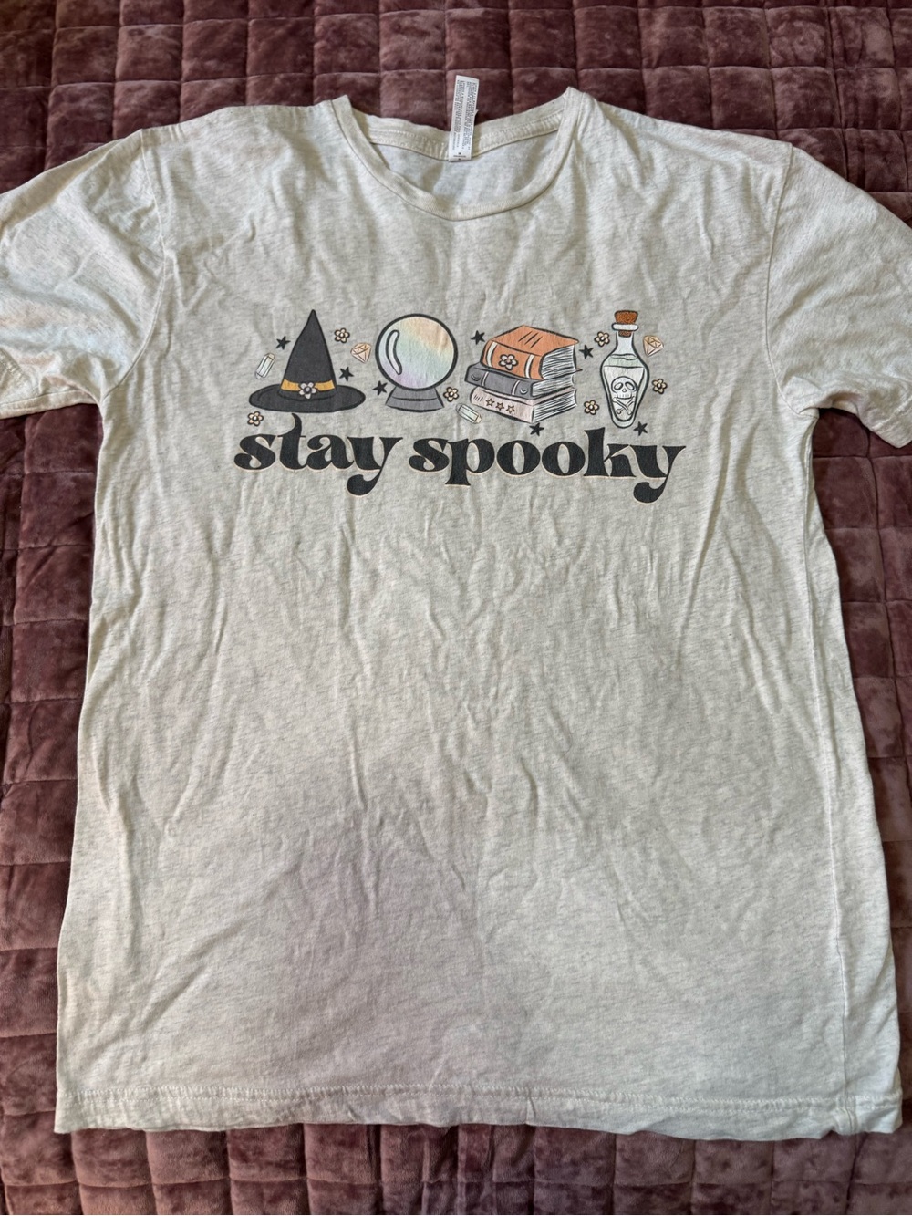 Live and Tell LAT Stay Spooky Witchy Graphic T-Shirt Oatmeal Size M